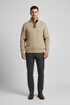 ルガーネ - メンズプレミアムケーブルニットセーター、エルボーパッチデザイン